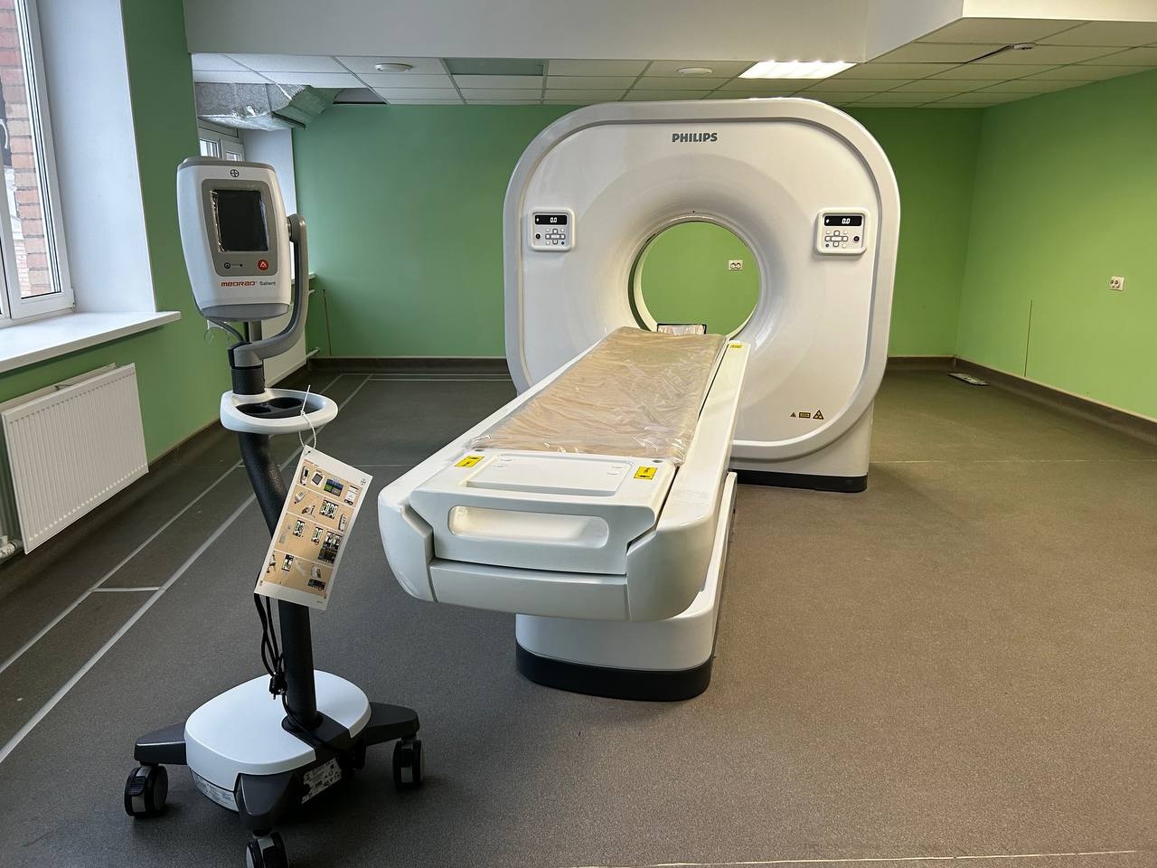 В Тосненской поликлинике установили современный компьютерный томограф