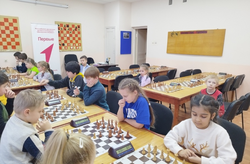 Лучшей школьной командой Тосненского района по шахматам стала команда Никольской школы №3