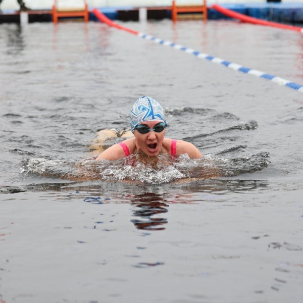 Евгения Махахурова из Тосно стала бронзовым призёром международного чемпионата по зимнему плаванию
