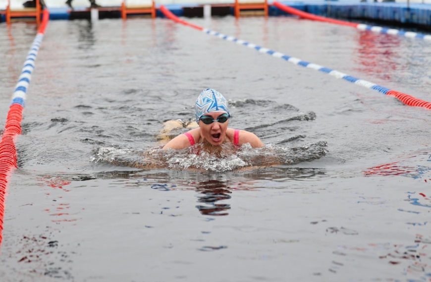 Евгения Махахурова из Тосно стала бронзовым призёром международного чемпионата по зимнему плаванию