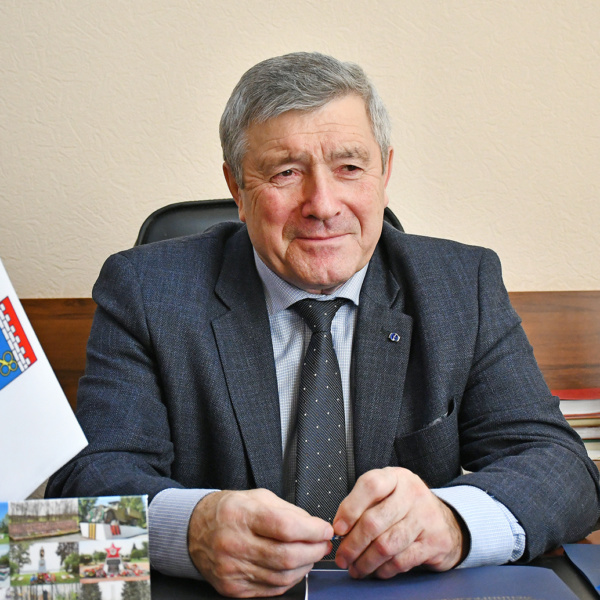 Поздравление руководителя приемной губернатора в Тосненском районе Ивана Хабарова с Днем защитника Отечества