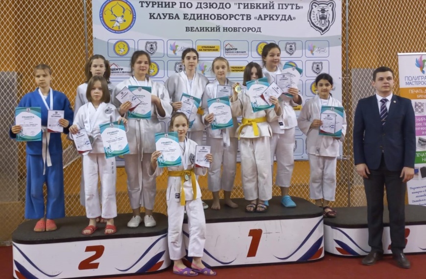 Тосненские дзюдоисты завоевали 21 медаль на представительном турнире в Великом Новгороде